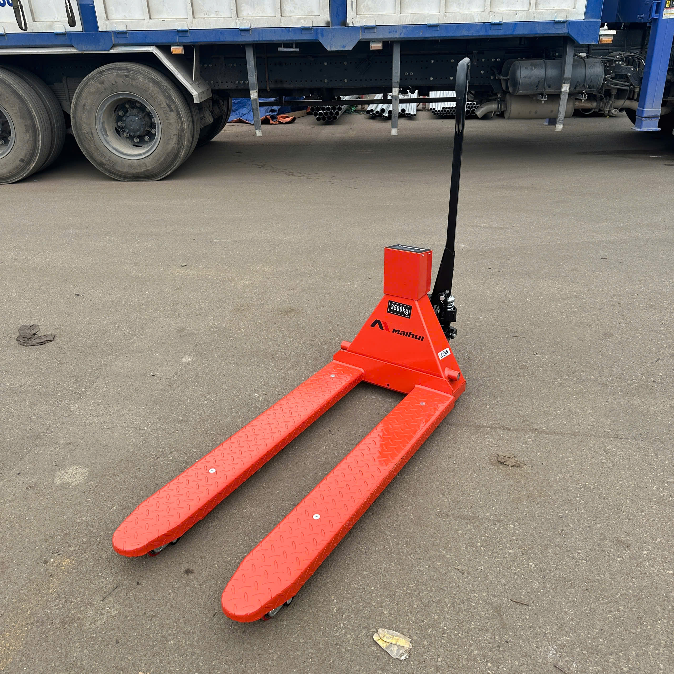 Xe nâng tay gắn cân 2.5t không in hóa đơn