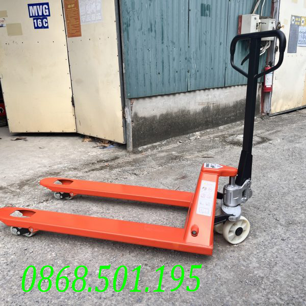 xe nâng tay thấp 3 tấn càng rộng