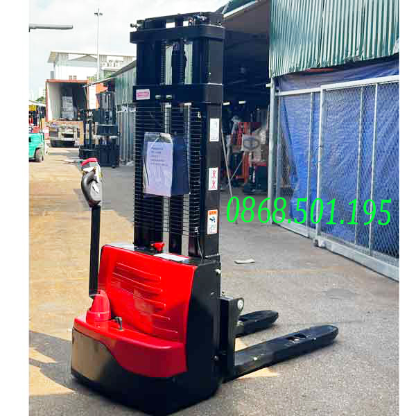 Xe nâng điện đi bộ lái 2 tấn nâng 3m LWS 20-30 và ứng dụng 1 Xe nâng điện đi bộ lái 2 tấn nâng 3m